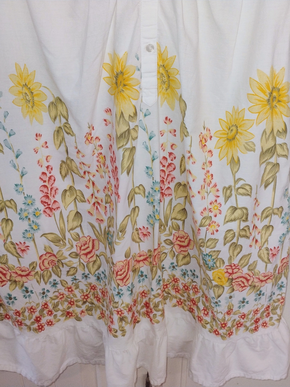 VTG White Floral Embroidered Button-Front Nightgown with Yellow Sunflower Print - Picture 9 of 9